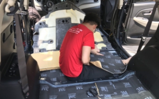 Bạn có cần phải làm cách âm cho xe hơi hay không? 