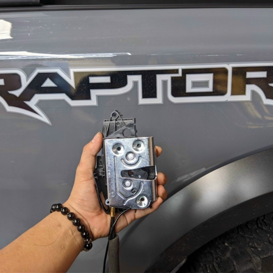 Cửa Hít Owin Zin Theo Xe Ford Ranger Raptor